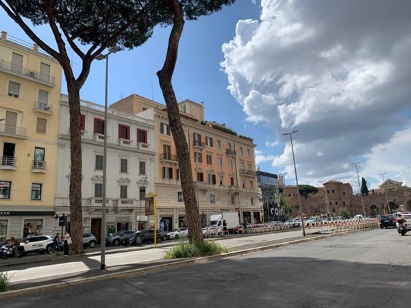 negozio in affitto a Roma in zona Appio Latino