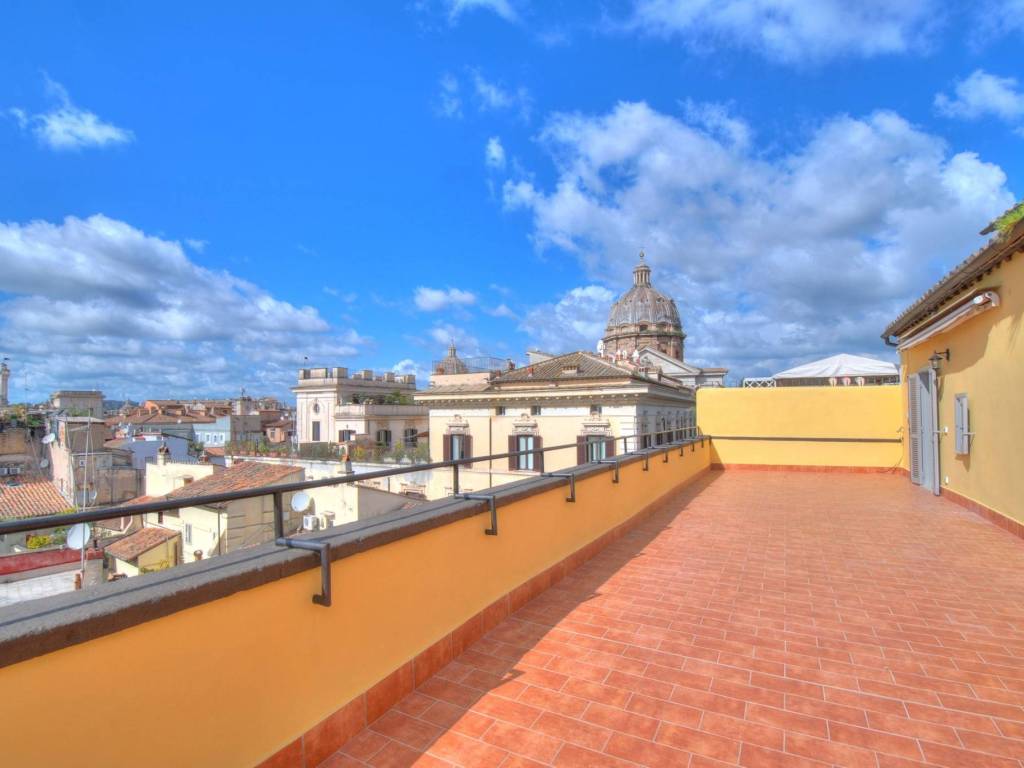 appartamento in affitto a Roma in zona Rione Regola