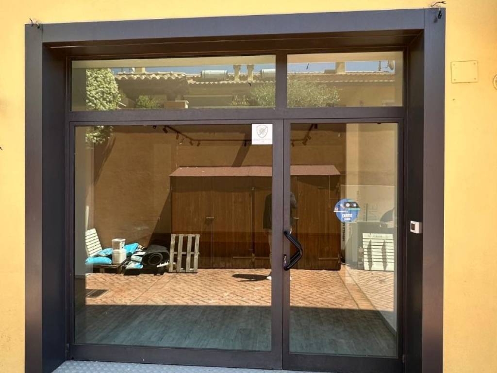 negozio in affitto a Roma in zona Infernetto