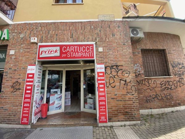 negozio in affitto a Roma in zona Cinecittà