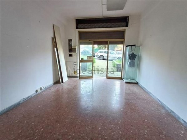 locale commerciale in affitto a Roma in zona Tomba di Nerone