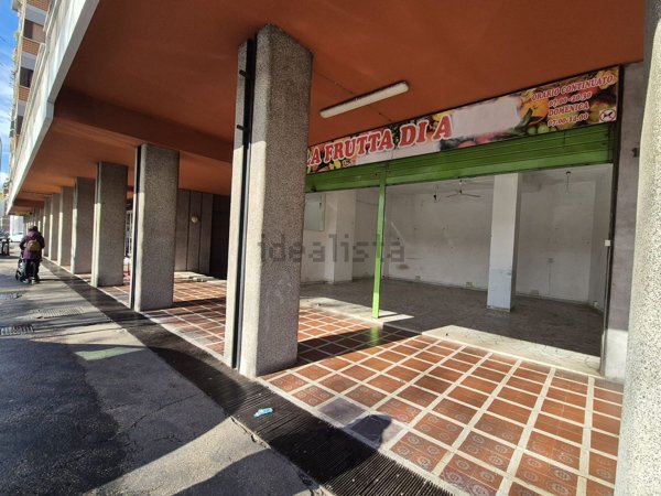 locale commerciale in affitto a Roma in zona Tuscolano