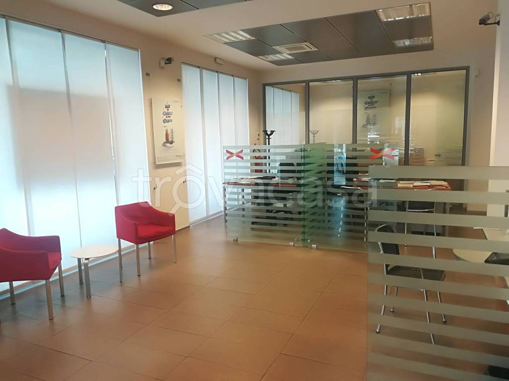negozio in affitto a Roma in zona Ostia