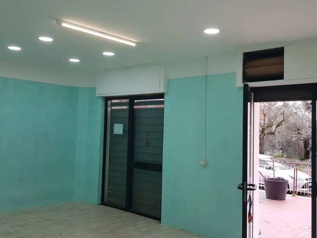 negozio in affitto a Roma in zona Olgiata