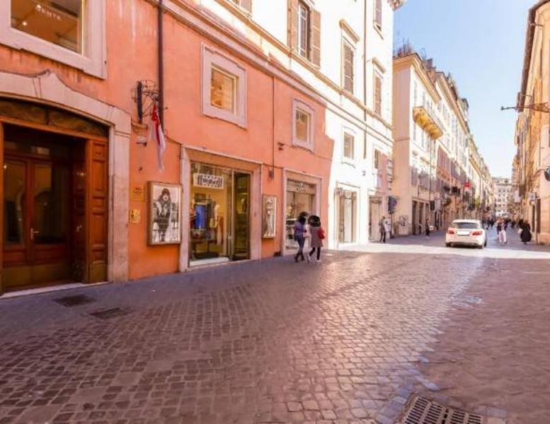 locale commerciale in affitto a Roma in zona Trevi-Colonna