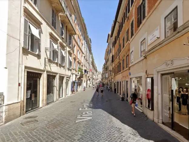 negozio in affitto a Roma in zona Trevi-Colonna
