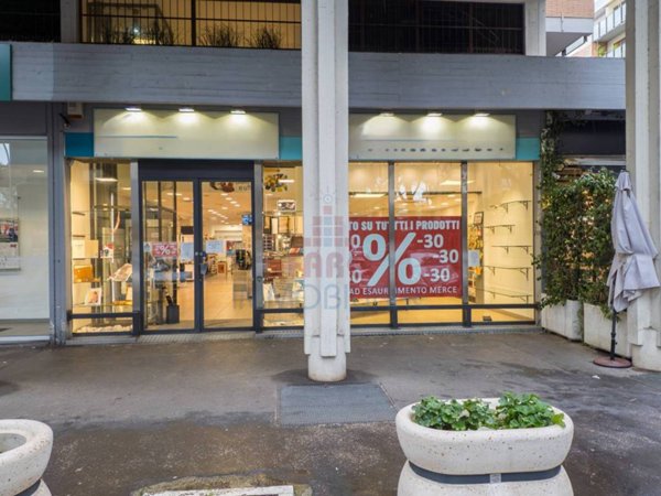 negozio in affitto a Roma in zona Ardeatino