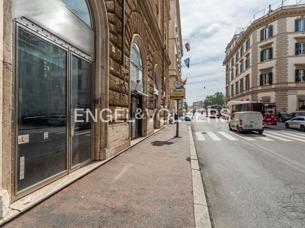 locale commerciale in affitto a Roma in zona Rione Prati
