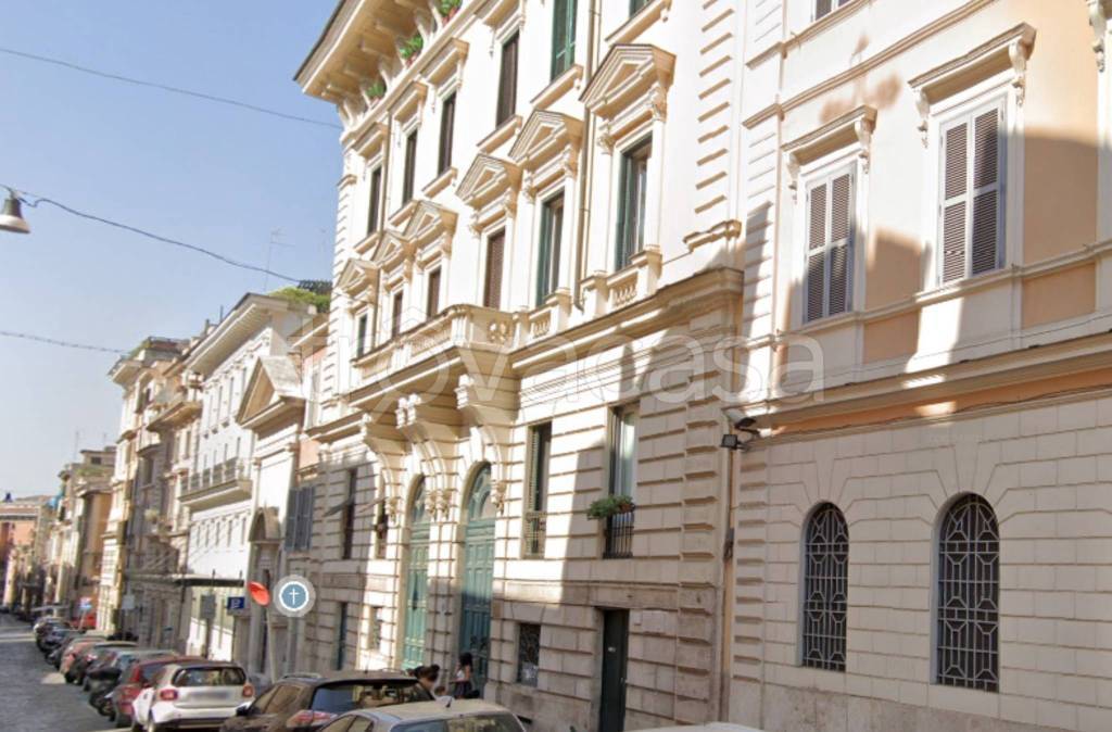 locale commerciale in affitto a Roma in zona Rione Monti/Campitelli