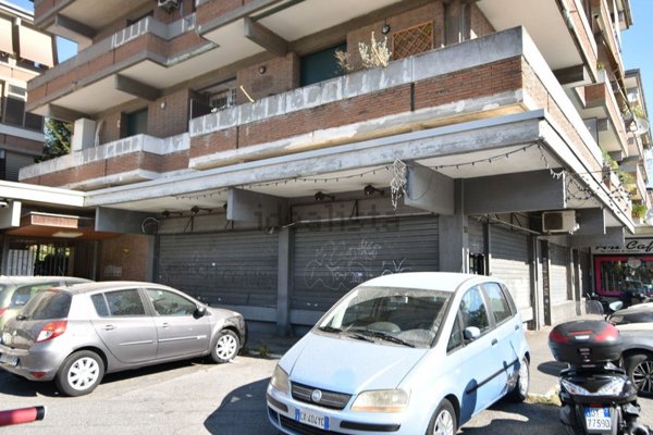 locale di sgombero in affitto a Roma in zona Gianicolense