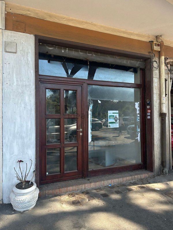 locale commerciale in affitto a Roma in zona Ostia