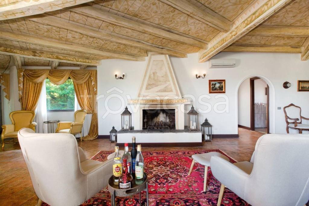 casa indipendente in affitto a Roma in zona Tomba di Nerone