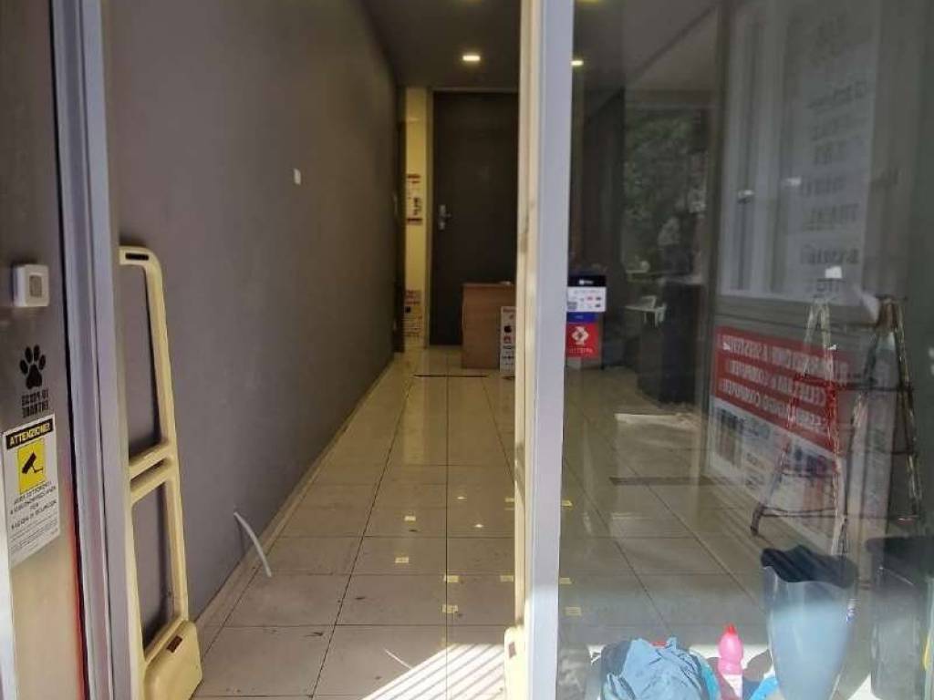 negozio in affitto a Roma in zona Appio Latino
