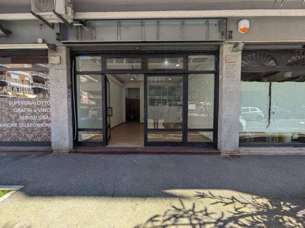 negozio in affitto a Roma in zona Ostia