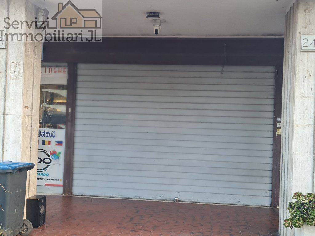 negozio in affitto a Roma in zona Tomba di Nerone