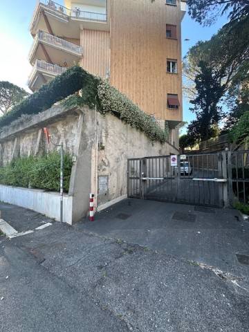 locale commerciale in affitto a Roma in zona Tor di Quinto