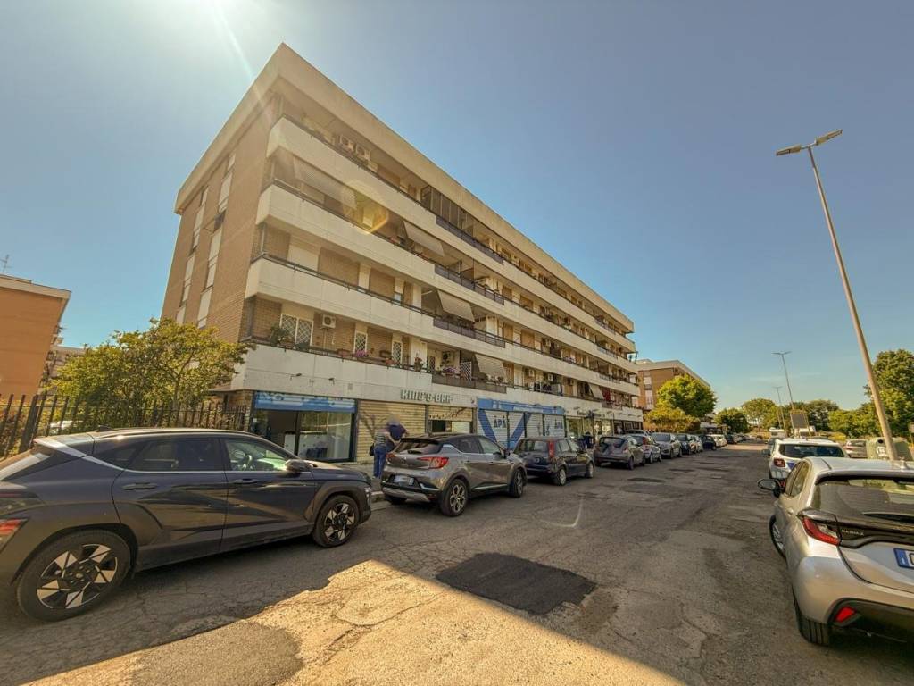 negozio in affitto a Roma in zona Acilia