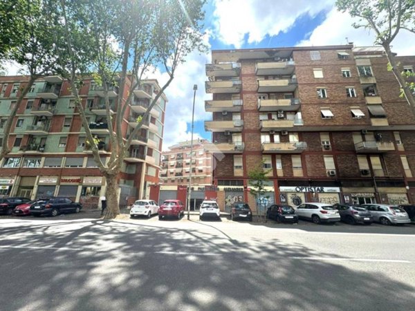 negozio in affitto a Roma