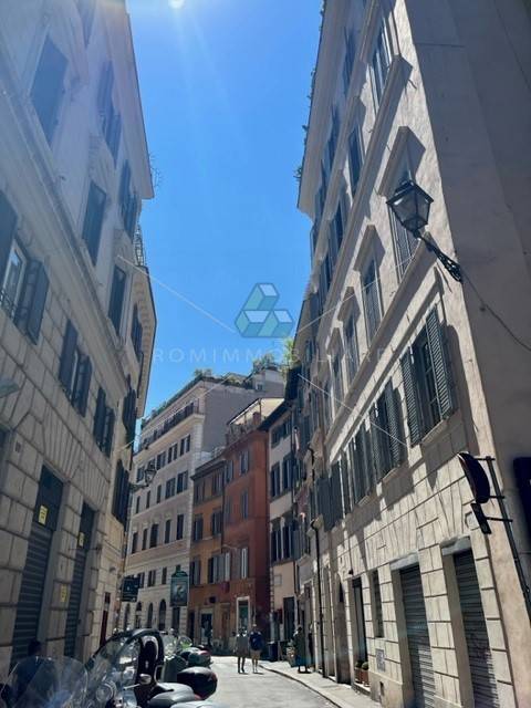 locale commerciale in affitto a Roma in zona Parione/Sant'Eustachio