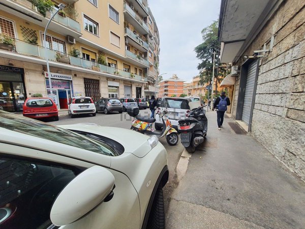 locale commerciale in affitto a Roma in zona Trionfale