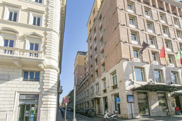 negozio in affitto a Roma in zona Trevi-Colonna