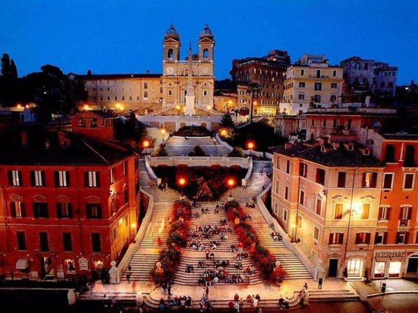 negozio in affitto a Roma in zona Trevi-Colonna