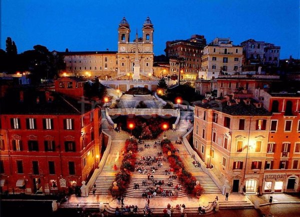 negozio in affitto a Roma in zona Trevi-Colonna