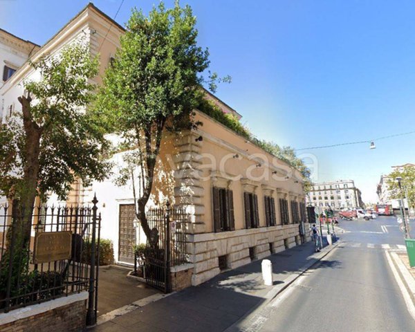negozio in affitto a Roma in zona Trevi-Colonna