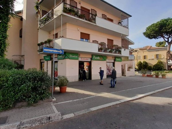 trivano in affitto a Roma in zona Appio Pignatelli