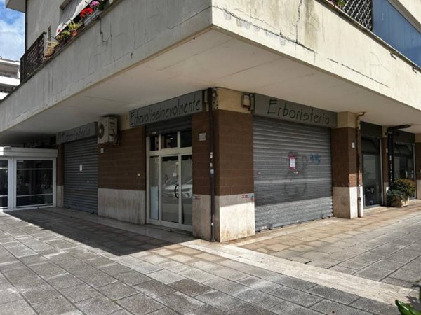 negozio in affitto a Roma in zona Castel di Leva