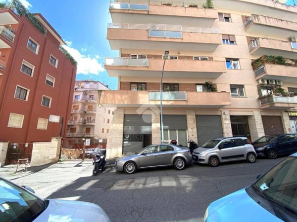 negozio in affitto a Roma