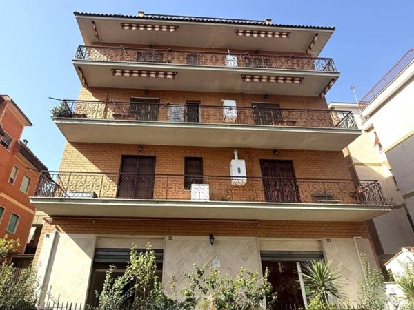 negozio in affitto a Roma in zona Finocchio