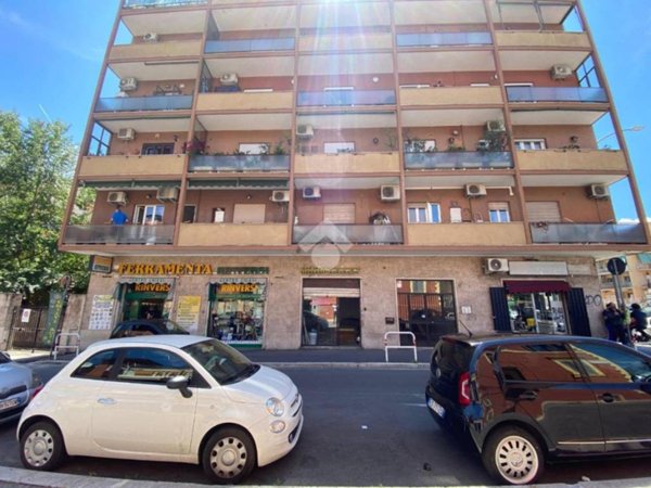 locale commerciale in affitto a Roma in zona Aurelio