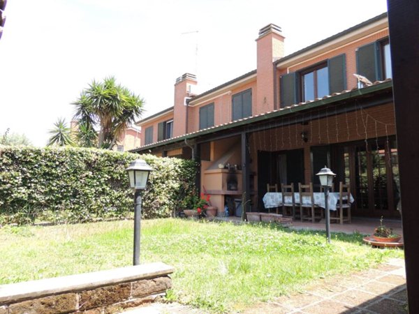 casa indipendente in affitto a Roma in zona Infernetto