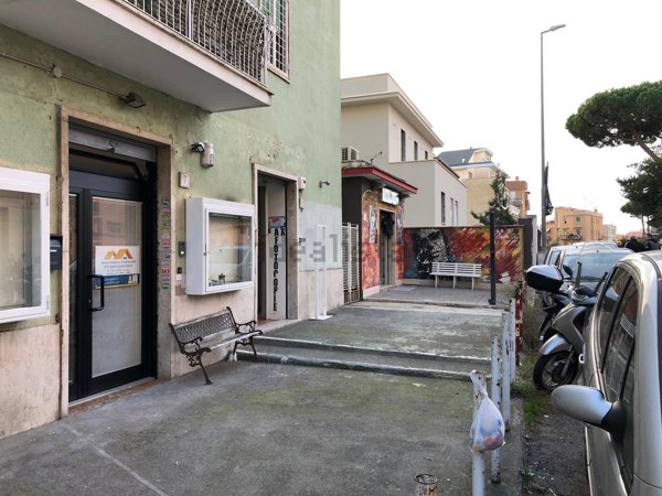 locale commerciale in affitto a Roma