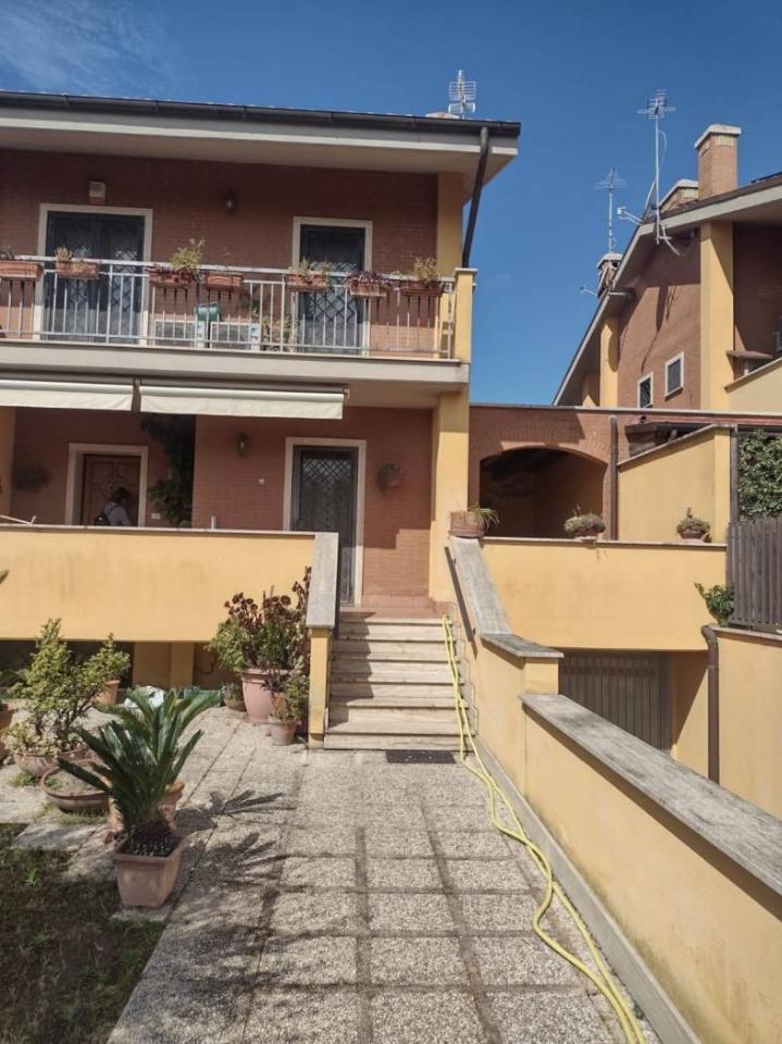 casa indipendente in affitto a Roma in zona Infernetto