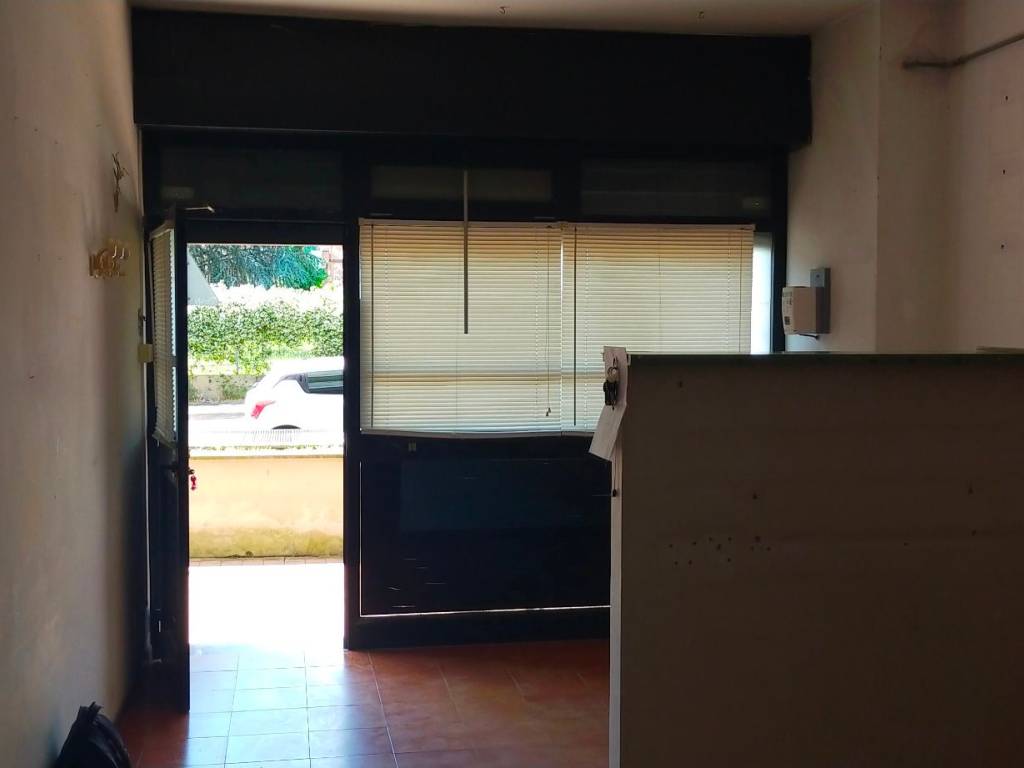 negozio in affitto a Roma in zona Ponte Mammolo