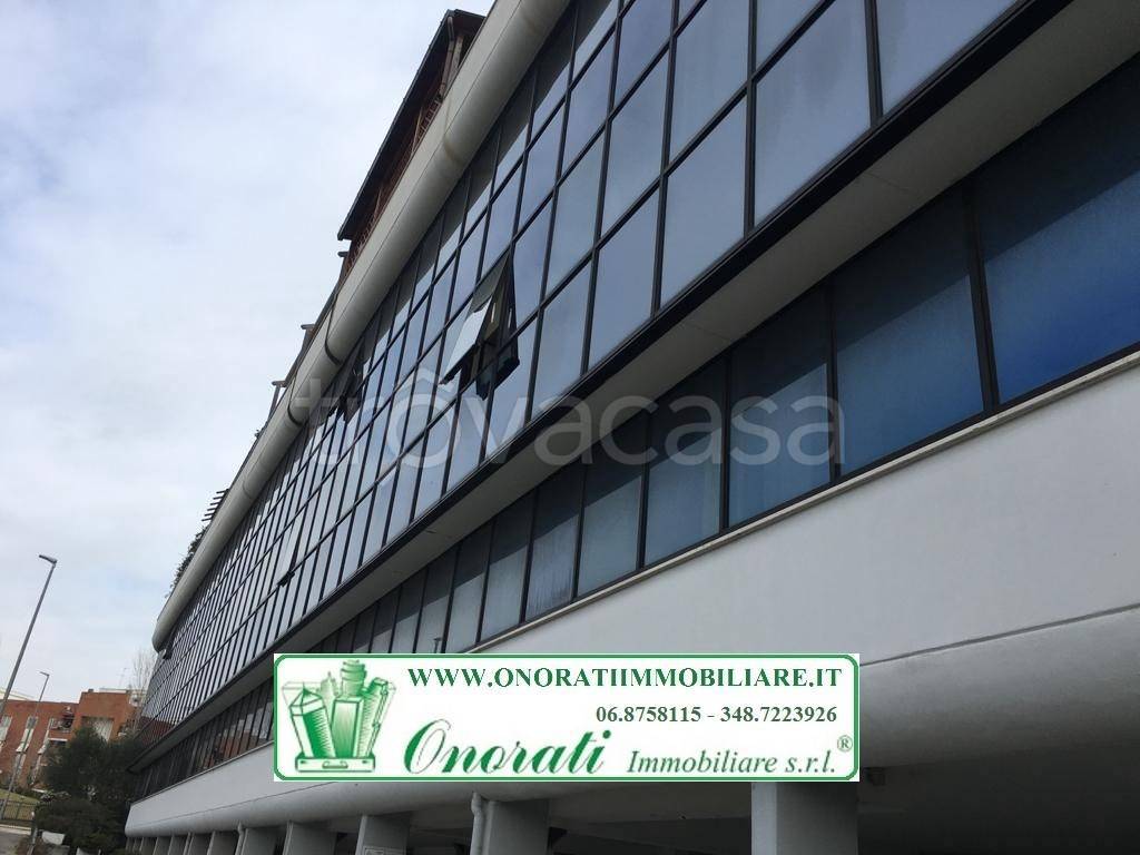 locale commerciale in affitto a Roma in zona Casal Monastero