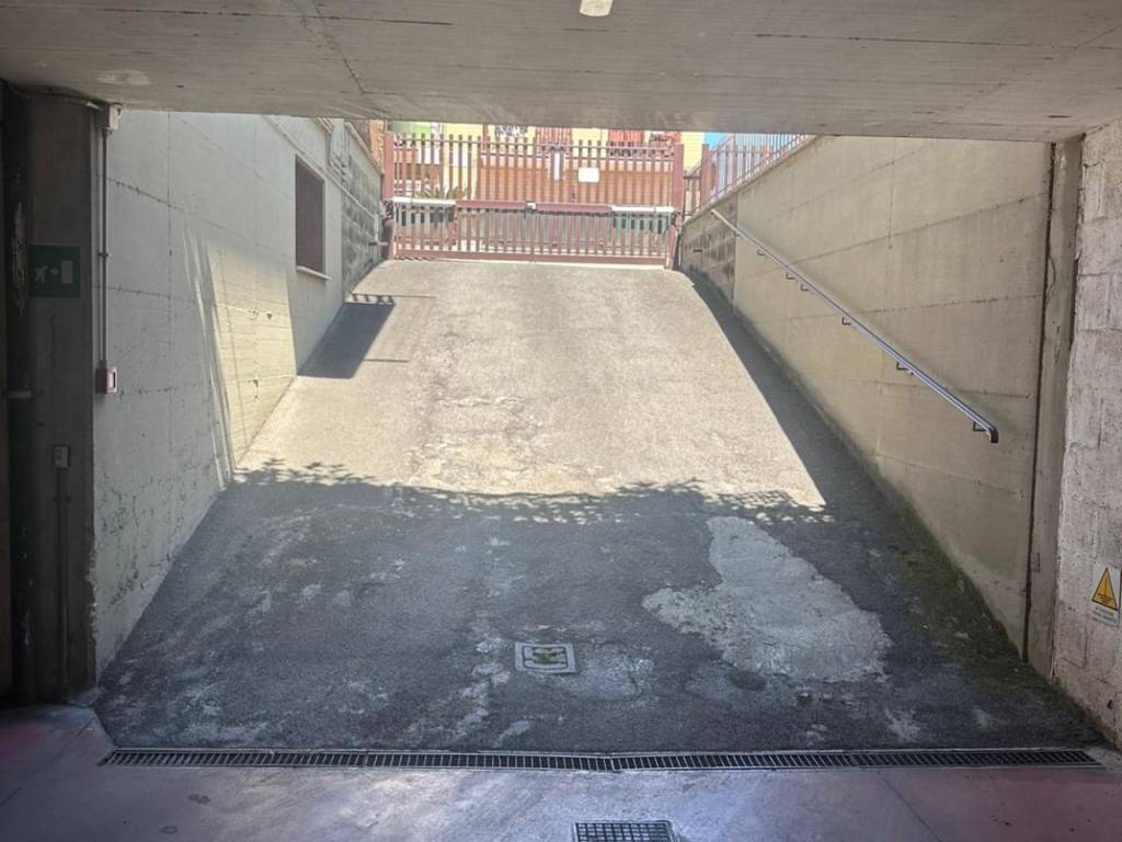 negozio in affitto a Roma in zona Borghesiana