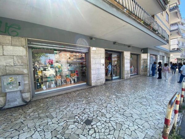 negozio in affitto a Roma in zona Torrevecchia