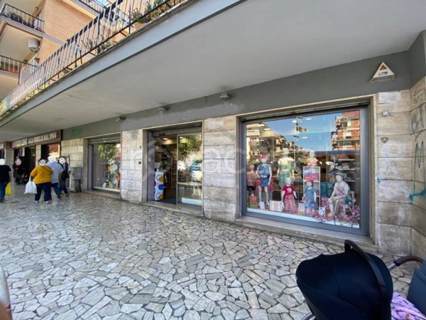 negozio in affitto a Roma in zona Torrevecchia