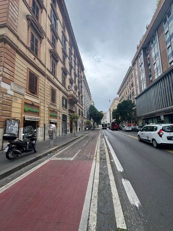 locale commerciale in affitto a Roma in zona Rione Prati
