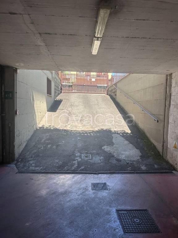 negozio in affitto a Roma in zona Tor Bella Monaca