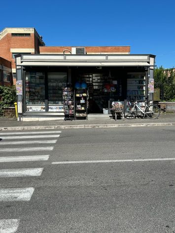 negozio in affitto a Roma in zona Torre Angela