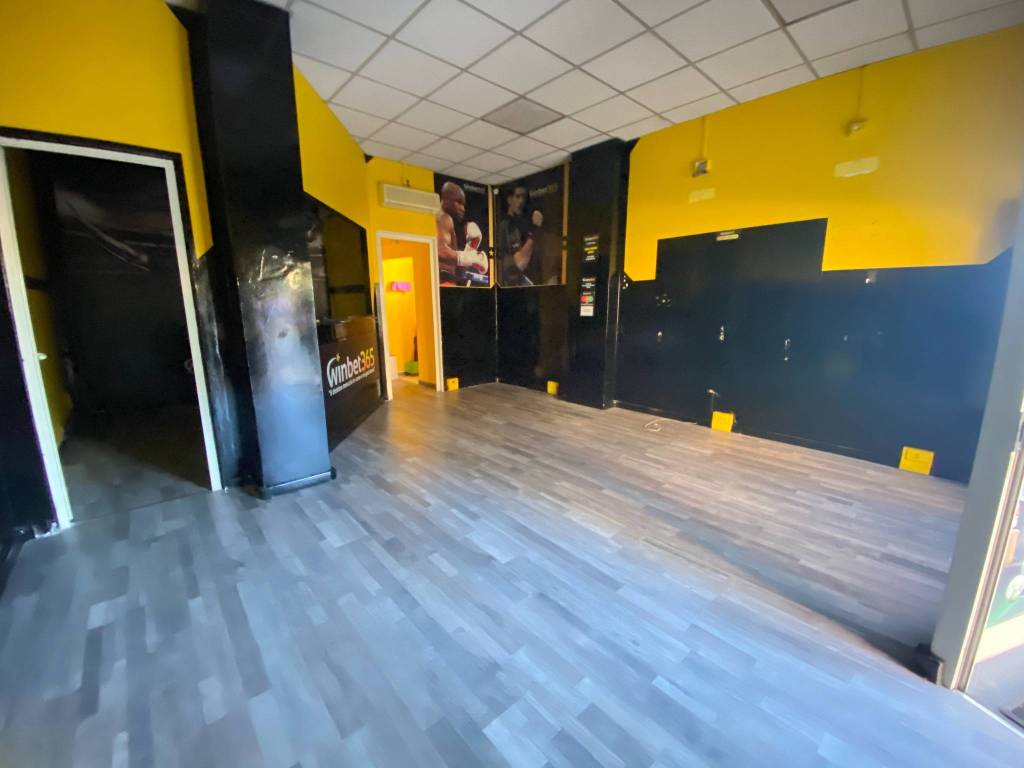 negozio in affitto a Roma in zona Borghesiana