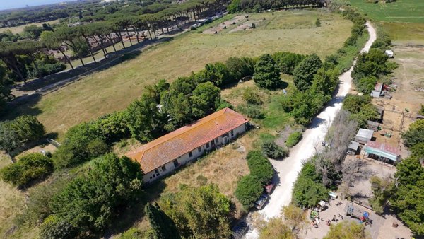 intera palazzina in affitto a Roma in zona Ostia Antica