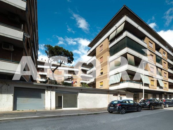 negozio in affitto a Roma in zona Castel Fusano