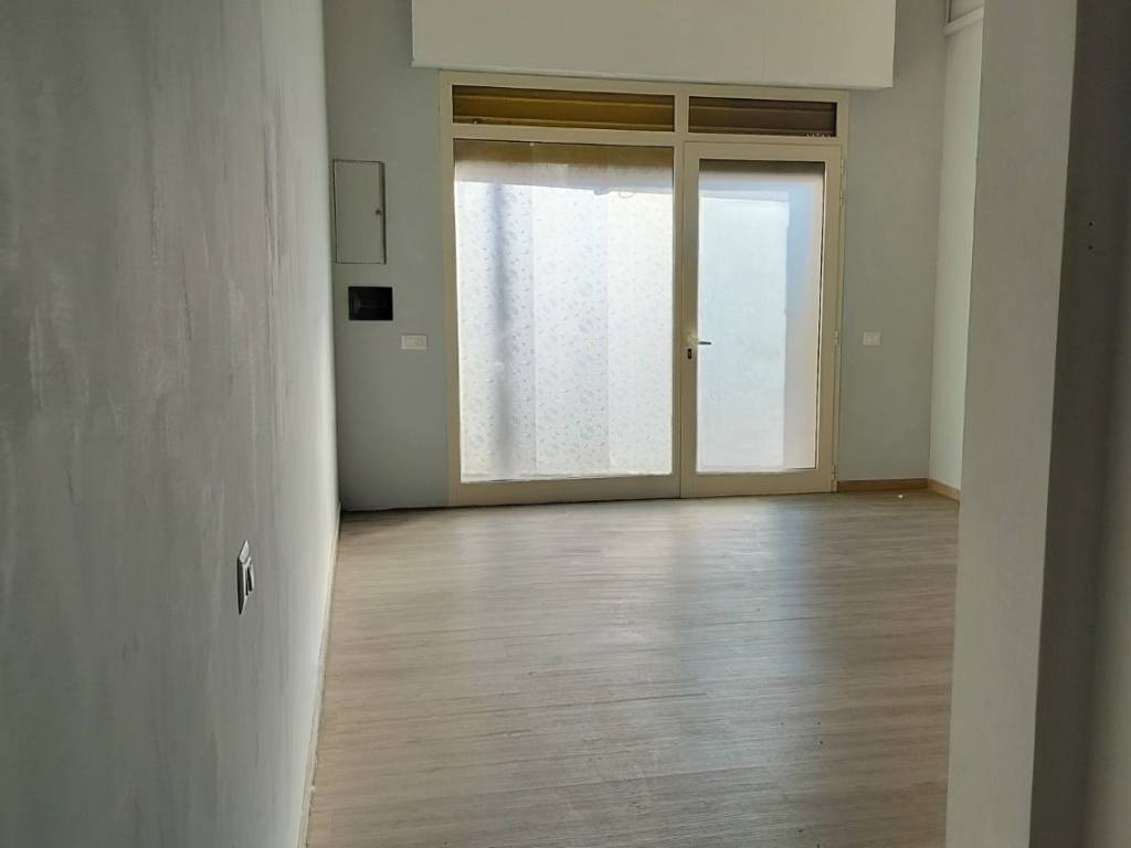 negozio in affitto a Roma in zona Ostia