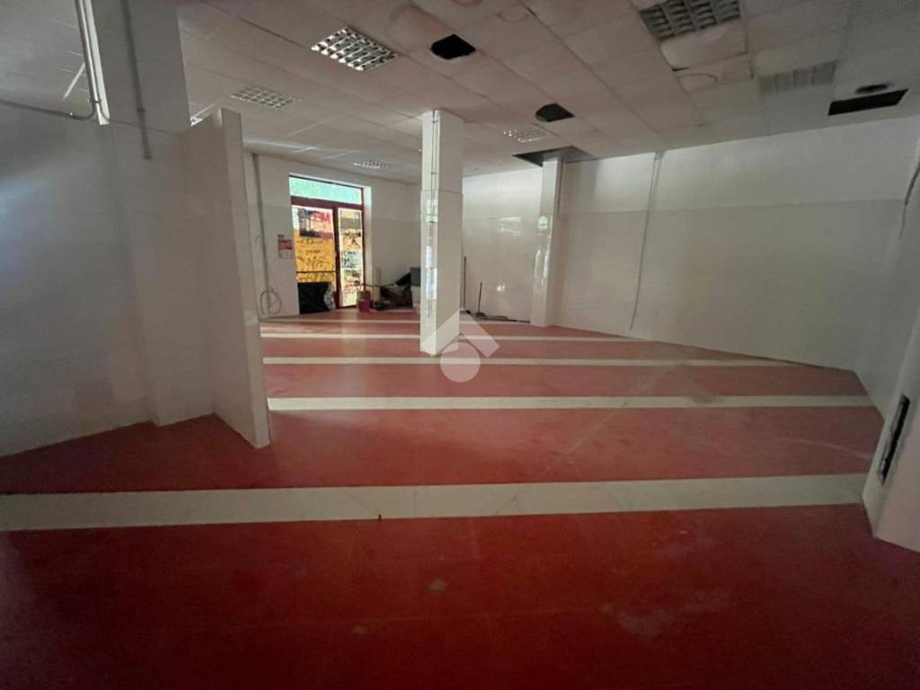 negozio in affitto a Roma in zona Esquilino