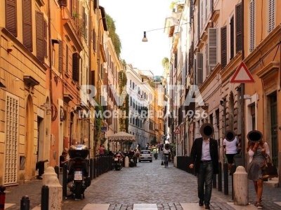 negozio in affitto a Roma in zona Rione Monti/Campitelli